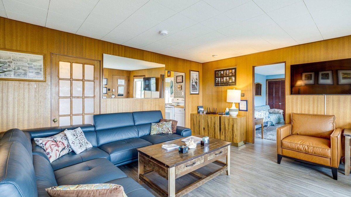 Seaside Cottage | Beachfront Cottage on Seaside Promenade w/Hot Tub