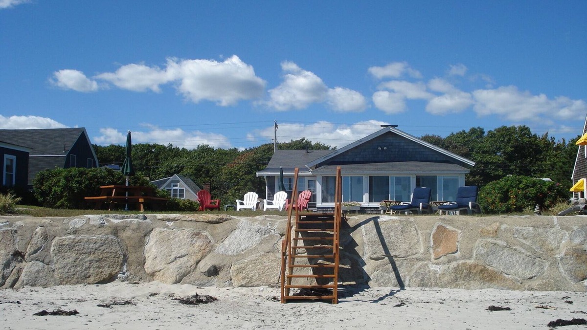 Biddeford Cottage | Beachfront cottage on Fortunes Rocks Beach