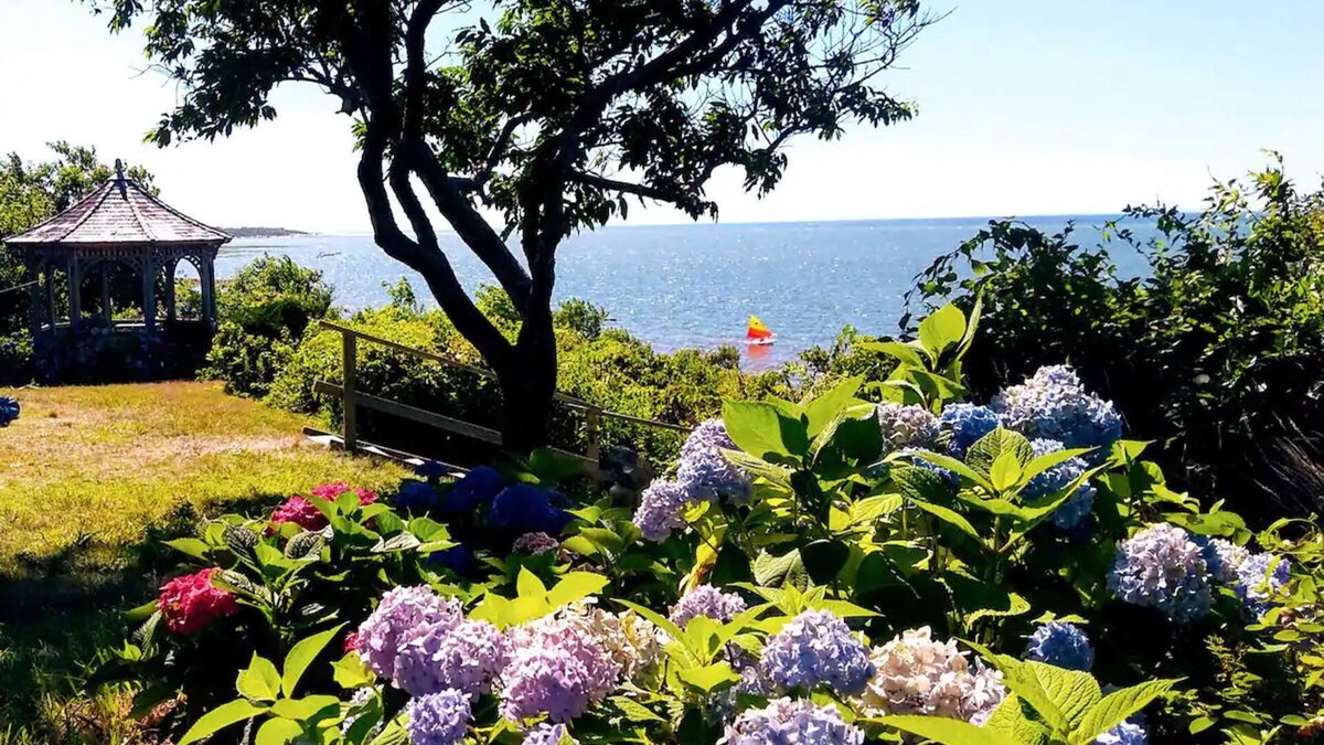Brewster Cottage | Beachfront cute cottage on Private Beach. Best View on the Cape. on high bluff