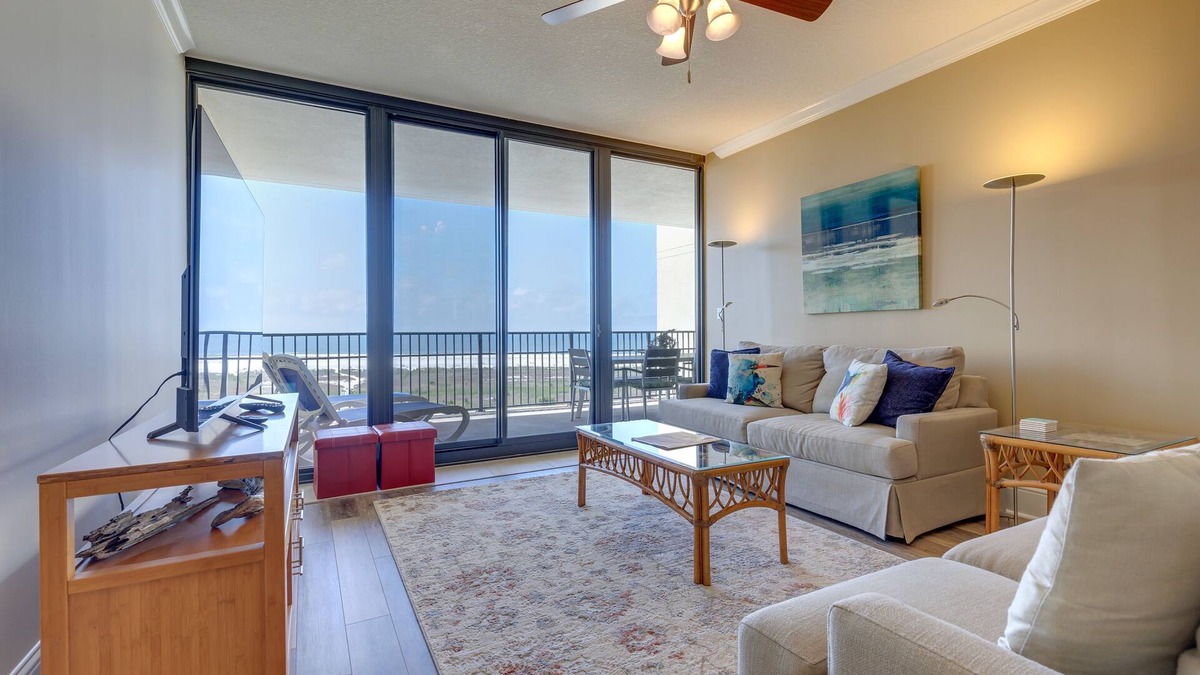 Dauphin Island Condo | Beachfront Dauphin Island Condo w/2 Pools & Sauna