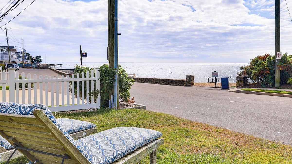Milford Apartment | Beachfront, Dog-Friendly Milford Getaway w/Yard!