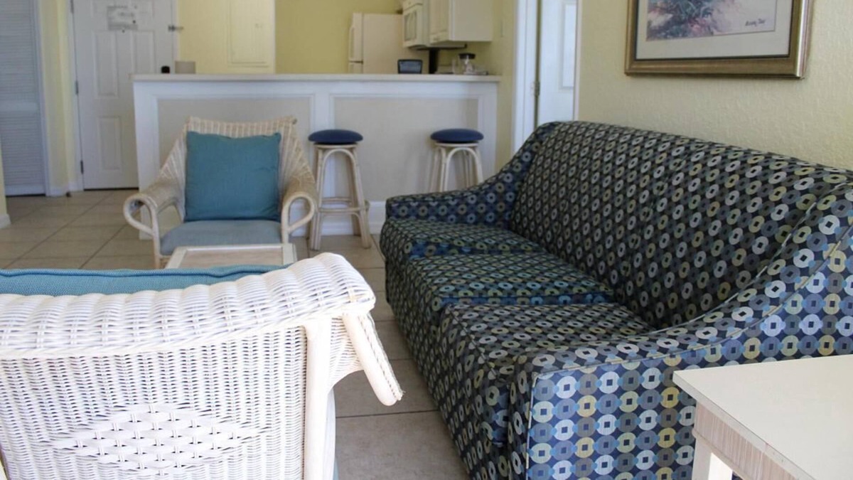 Bostroms Resort | Beachfront Dream! 2 Convenient Units w/Kitchen, Shop at Volusia Mall