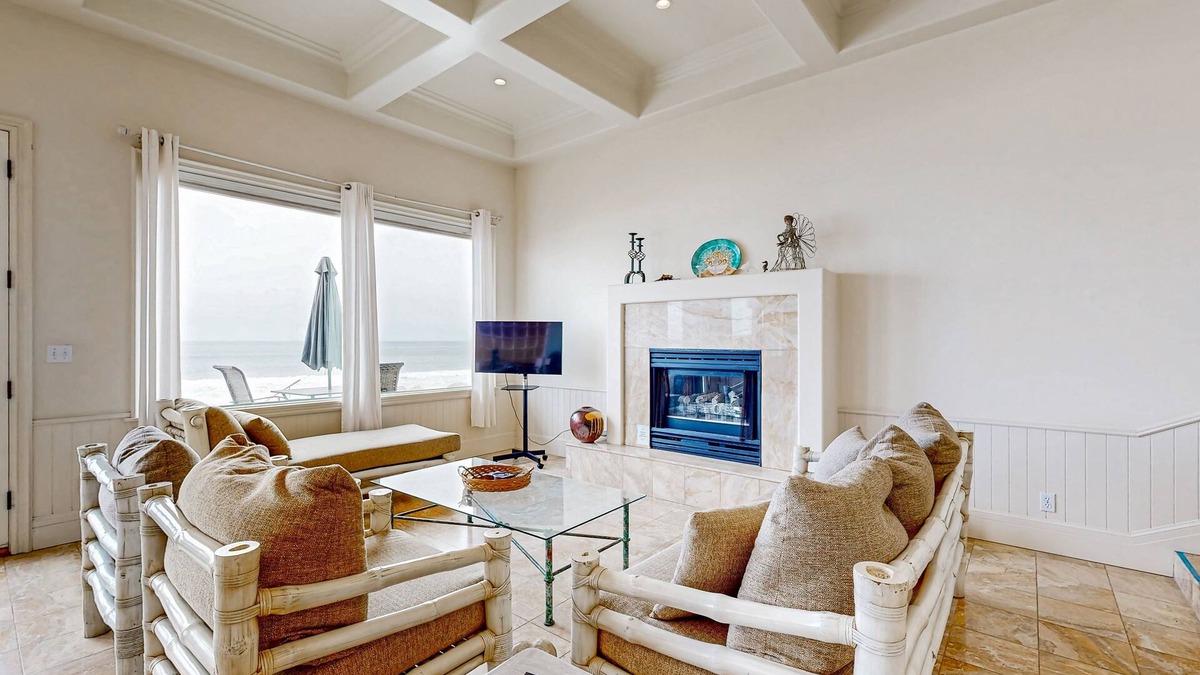 Mussel Shoals House | Beachfront dream home with balcony, patio & direct beach access
