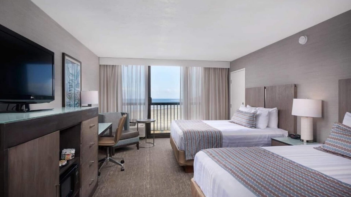Newport Hotel | Beachfront Escape Along North Coast Highway 101 | Ideal for Family Stay