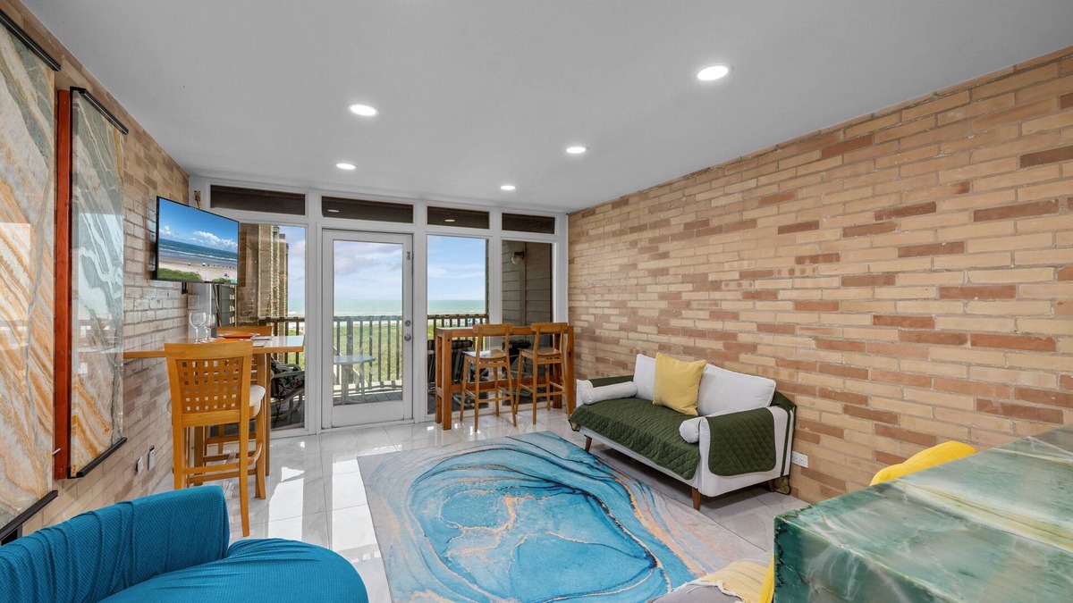 South Padre Island Condo | Beachfront Family-Friendly Condo w/Heated Pool!