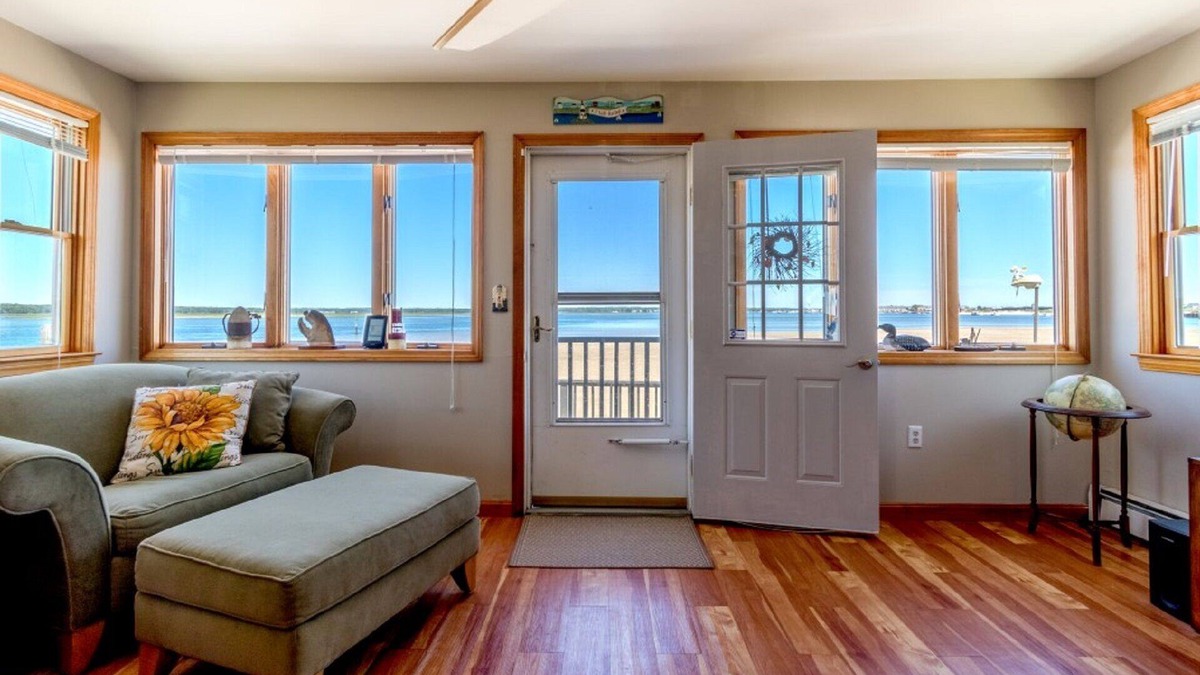 Seabrook House | Beachfront Family Vacation in a Quiet Residential Neighborhood.