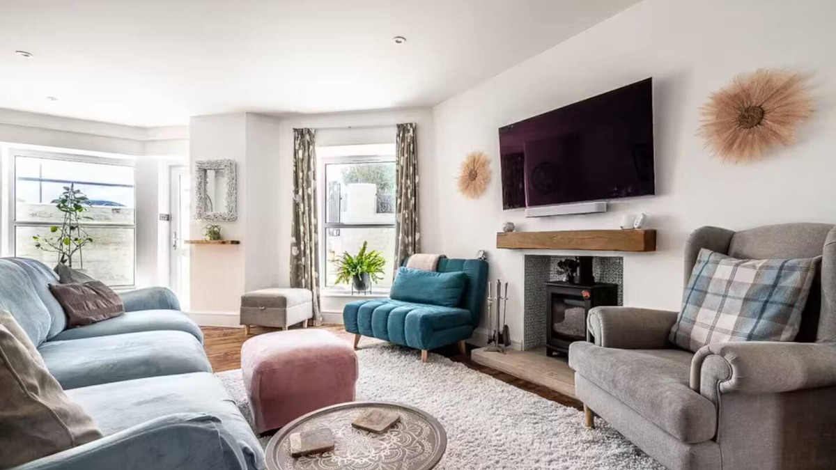 Exmouth Apartment | Beachfront flat - bright, spacious & own private garden