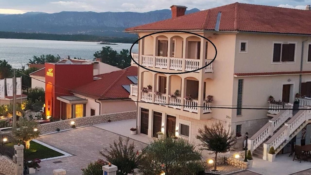 Soline House | Beachfront flat in Soline with sea view