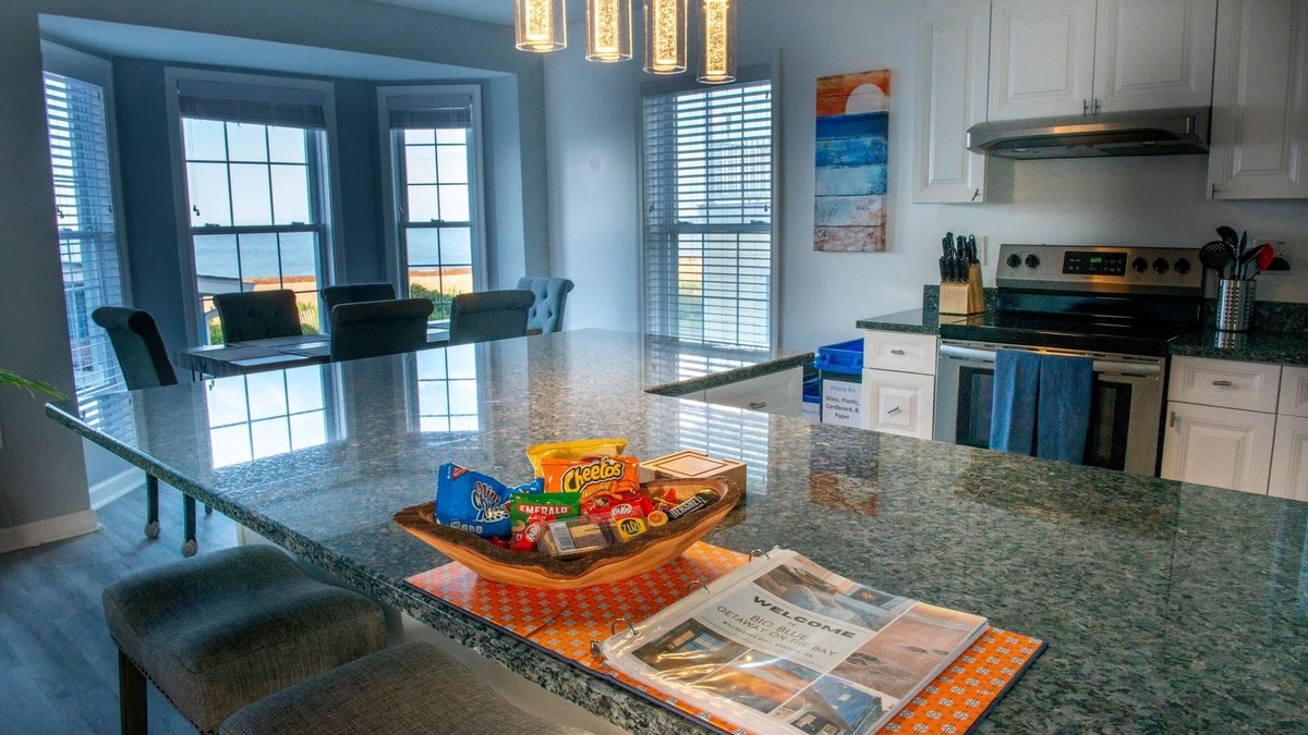 Willoughby Spit Condo | Beachfront Getaway, Dolphin Suite, 🐶 💙