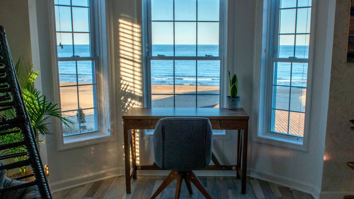 Willoughby Spit Condo | Beachfront Getaway, Mermaid Suite, 🐶 💙