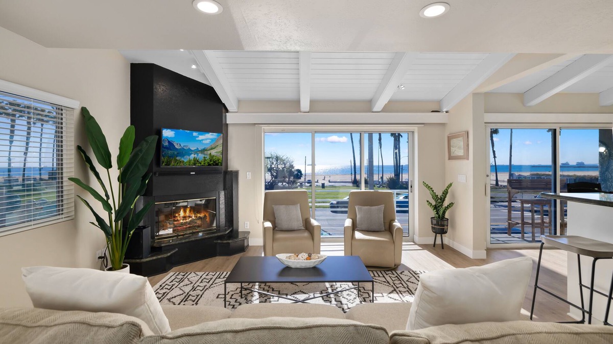 Old Towne Condo | Beachfront Getaway w/Breathtaking Ocean Views; Steps from Beach and Main Street
