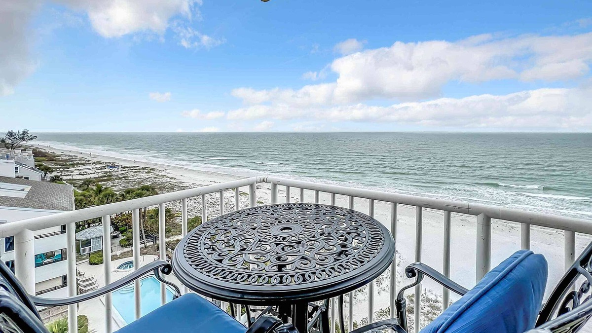 Largo Condo | Beachfront ~ Heated Pool ~ Sunset Views ~ Hot Tub