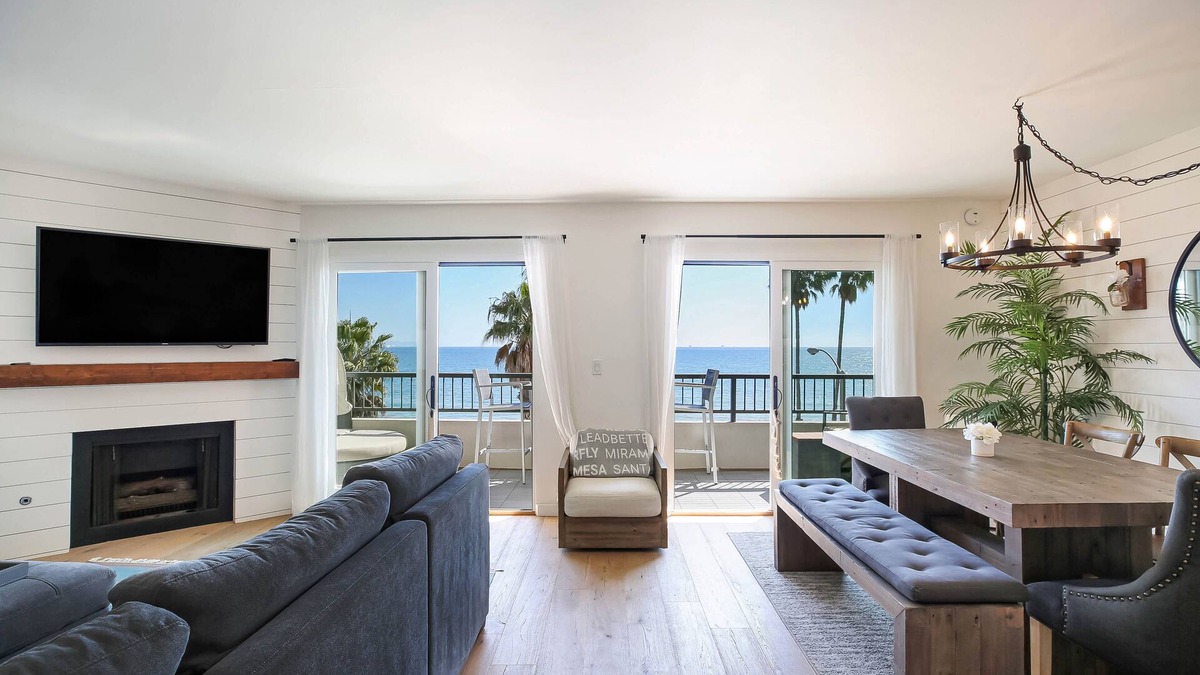 East Mesa Condo | Beachfront Hideaway in Santa Barbara - 2 bedrooms, pool, spa, across from beach, gorgeous!