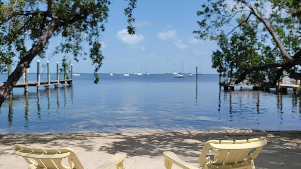 Key Largo Hotel | Beachfront Hideaway in the heart of Key Largo! Your own private beach!