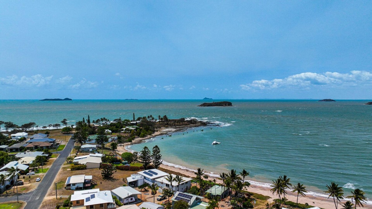 Zilzie House | Beachfront Holiday House