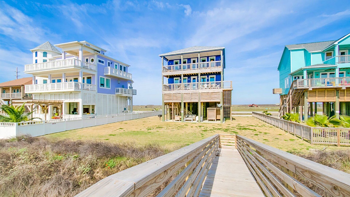 Stavanger Beach House | Beachfront Home: 5 Bedrooms - 2 Master Suites - 3 King Beds - Stavanger Beach