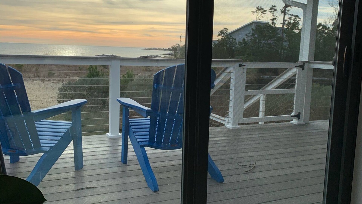 Gwynn House | Beachfront Home on Chesapeake Bay - Gwynn’s Island