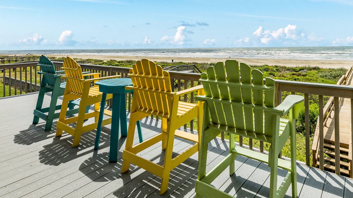 Miramar House | Beachfront Home w Great Views & Private Walkover - Dog Friendly
