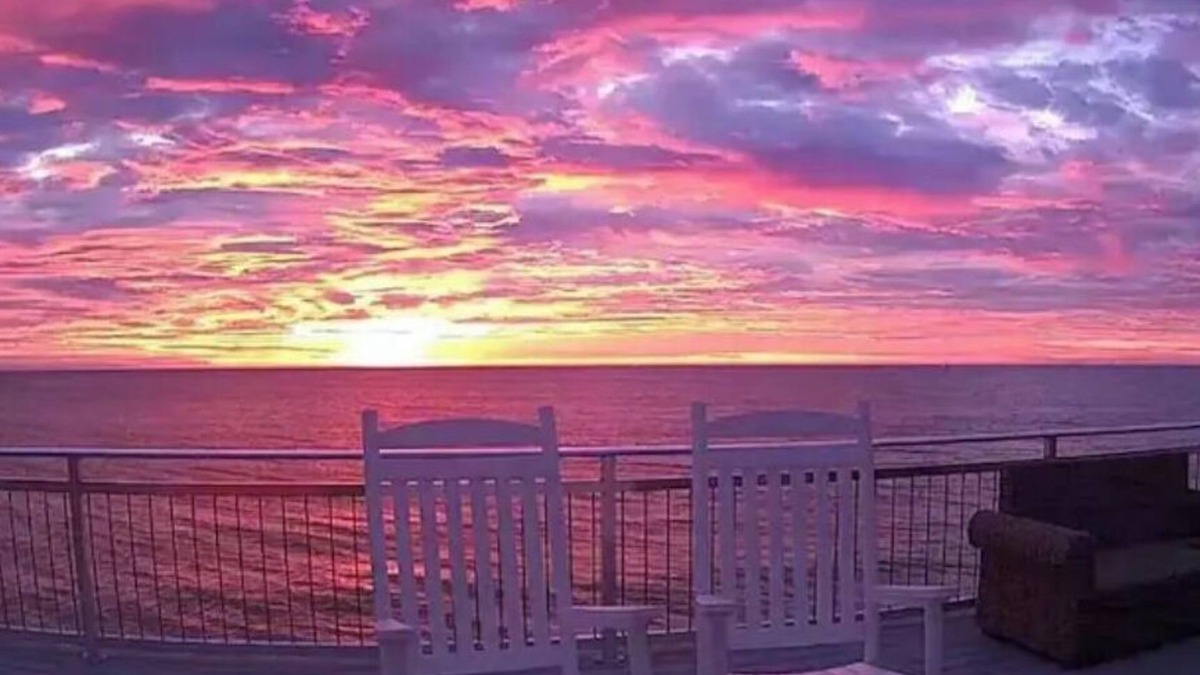 Hampton House | ☆ Beachfront Home w/Stunning Views, Hot Tub, Luxury Kitchen & Private Beach!