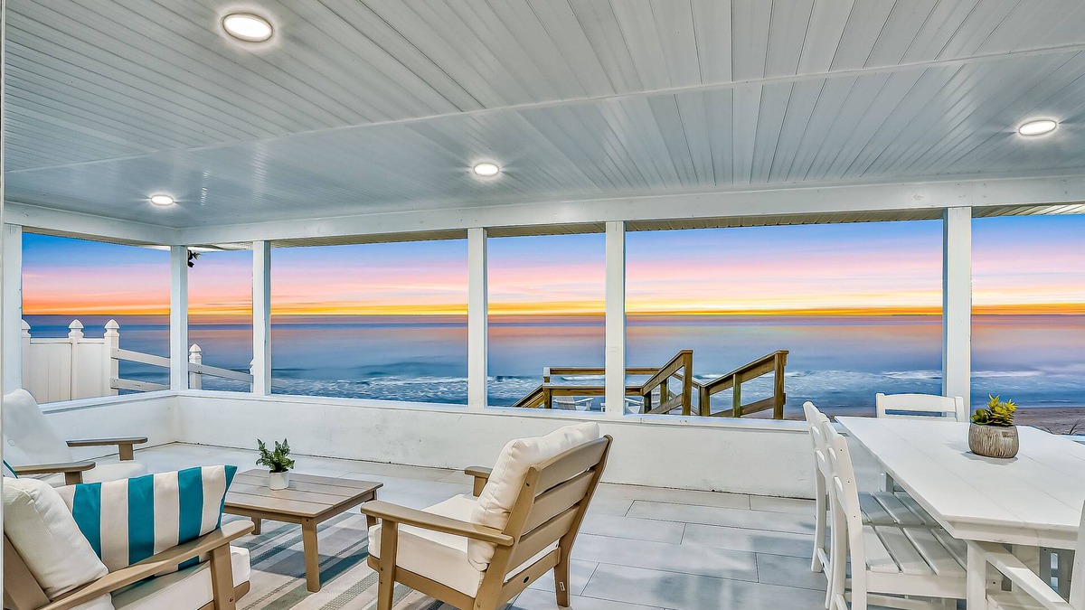 Painters Hill Cottage | Beachfront home w/private lanai and deck - walk to the beach