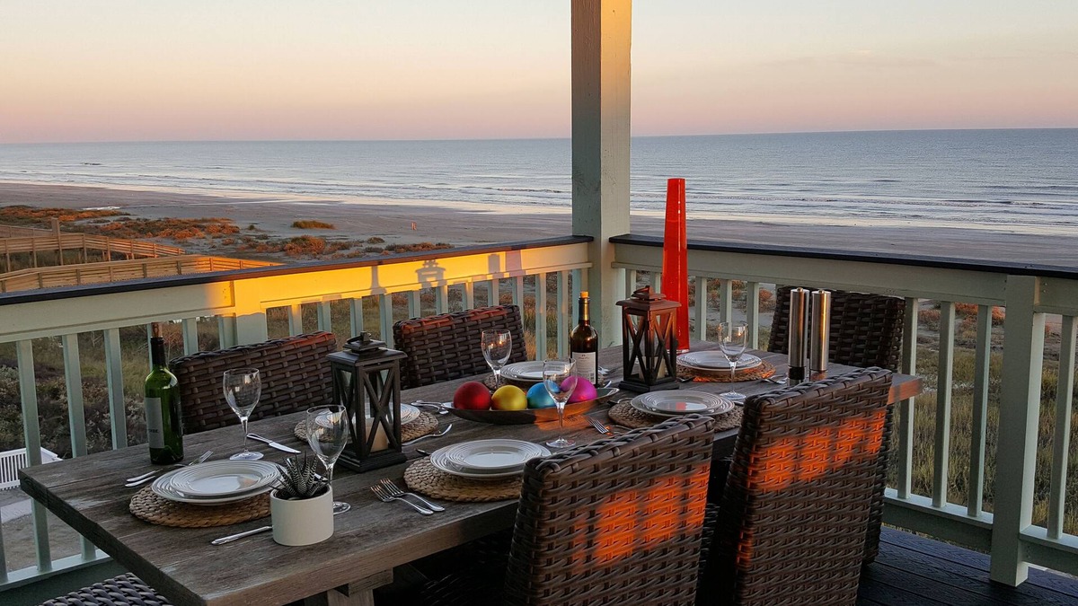 Stavanger Beach House | BEACHFRONT! HOT TUB! CUSTOM HOME, EV: A Paradise on Earth