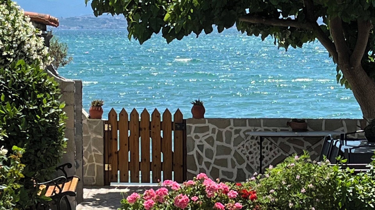 Eretria House | Beachfront House in Eretria-Theros Residence I, 15m from the Sea-1h from Athens