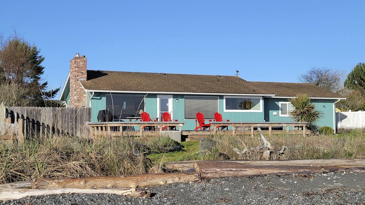Sequim House | Beachfront house overlooking Dungeness Bay with hot tub