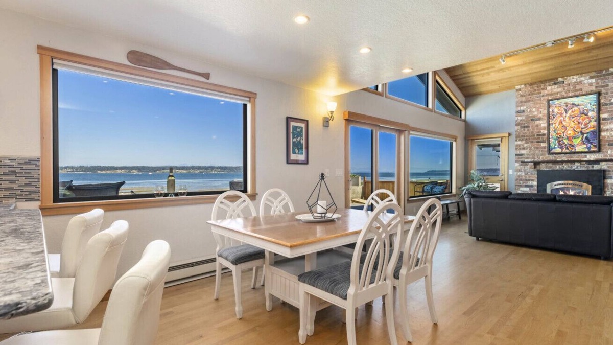 Bells Beach House | Beachfront I Whale Watch I SUP I Dogs Ok