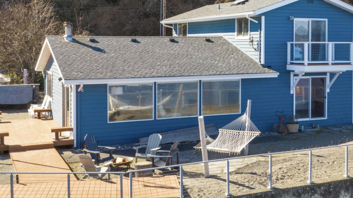 Langley House | Beachfront I WhaleWatching I King Bed I Kayak I Paddle board