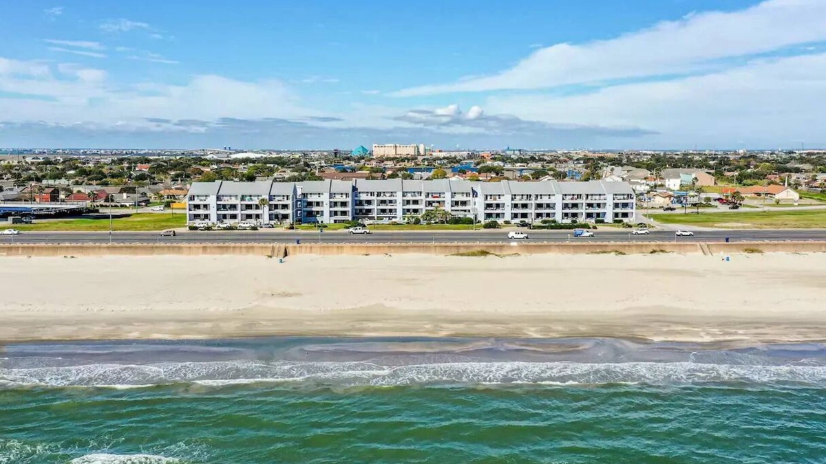 Galveston Condo | Beachfront in Galveston with pool. Centrally located. Pet Friendly!