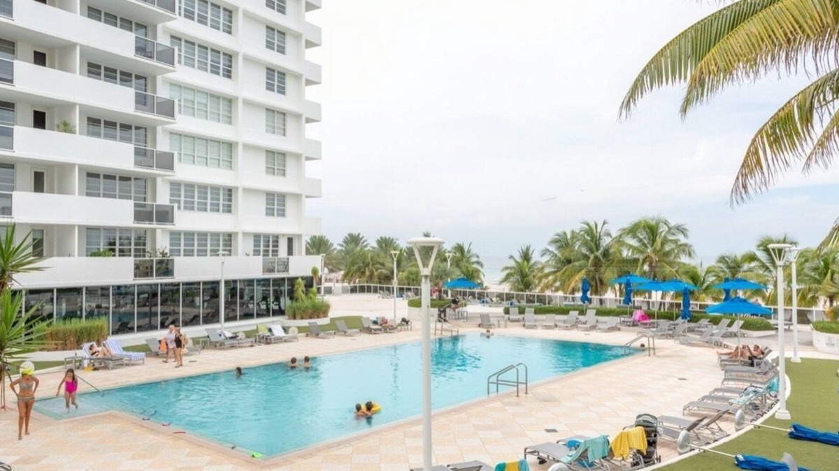 South Beach Apartment | Beachfront in Lincoln Road. Prestigious Condominium. South Beach. Miami Beach.