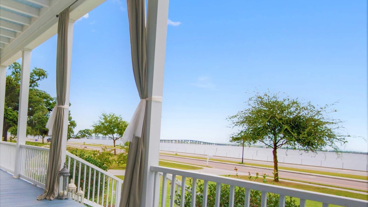 Old Town House | BEACHFRONT IN OLD TOWNE! SLEEPS 12