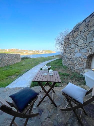 Xilokeratidi Apartment | Beachfront Kalo Livadi Cycladic house in Mykonos