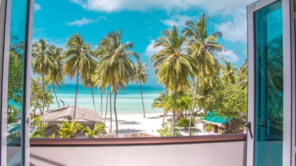Gan Bed & Breakfast | Beachfront Luxe room in Gan island - near the beach (bnb)