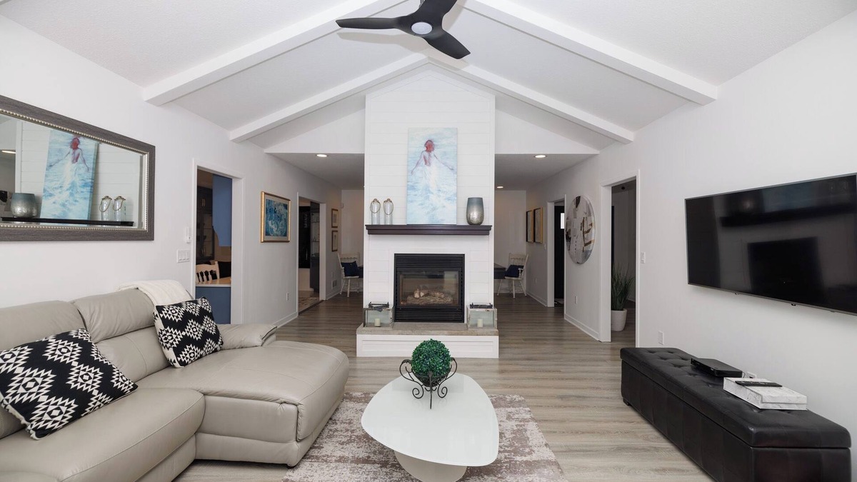 Port Colborne Cottage | Beachfront Luxury | Cedar Bay Retreat Near Sherkston Shores | Port Colborne.