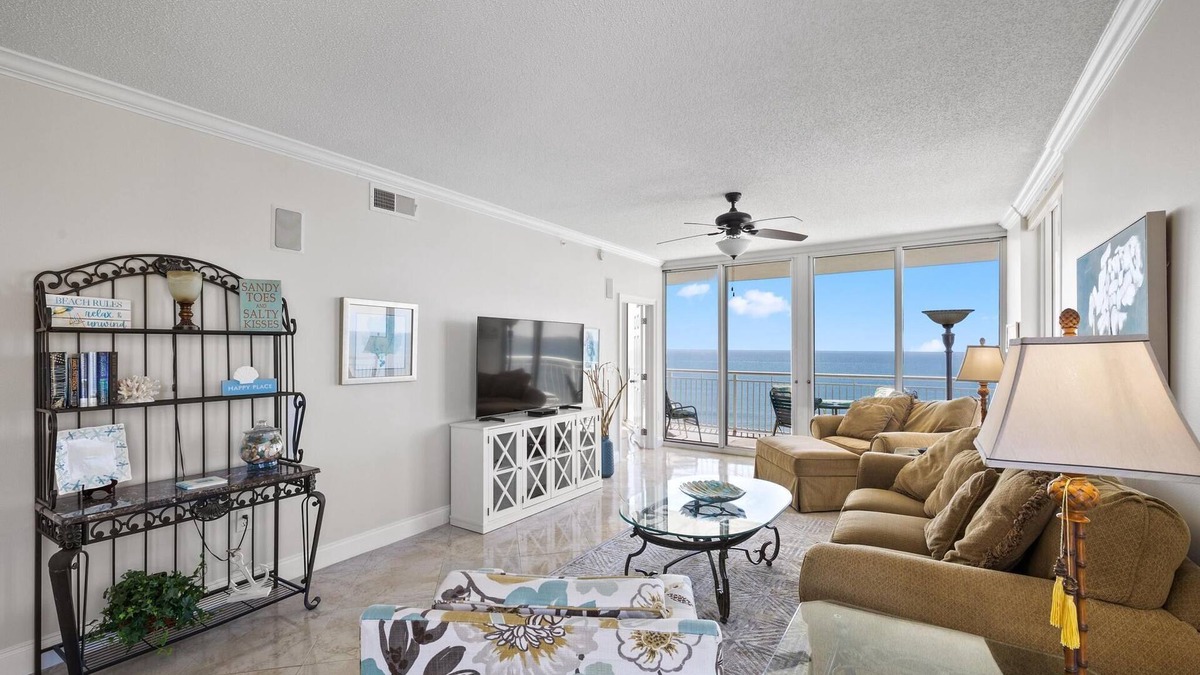 Navarre Beach Condo | Beachfront Luxury at The Pearl- Includes Beach Service