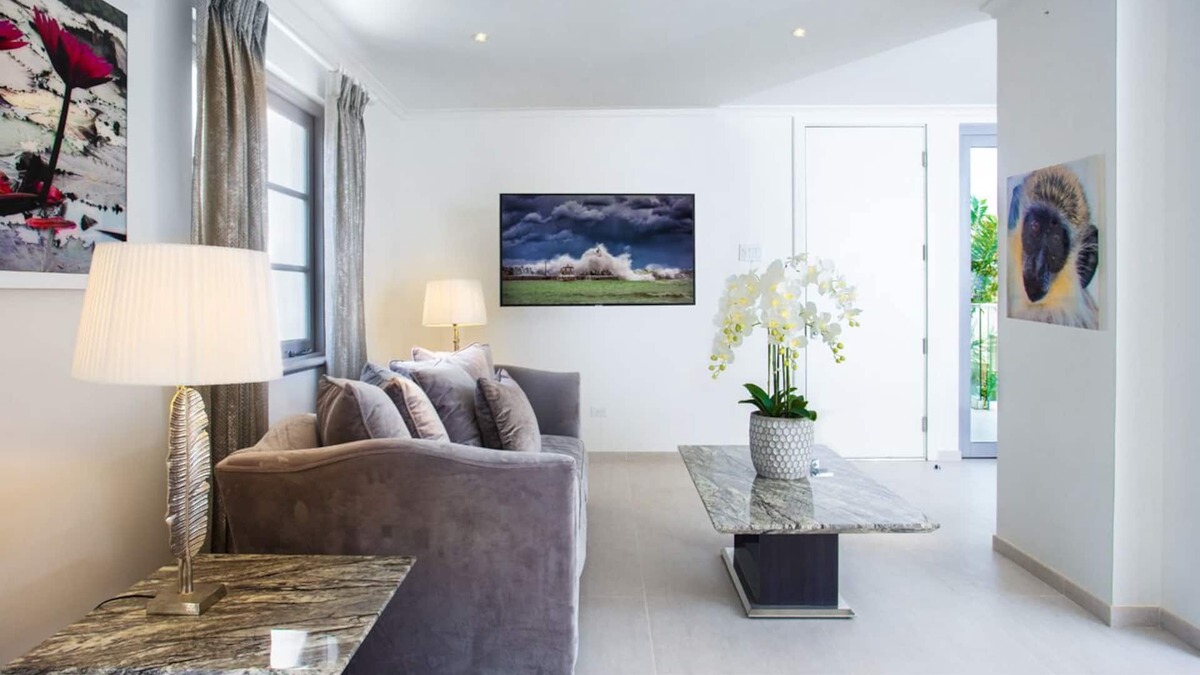 Old Trees Bay Apartment | Beachfront Luxury Condo - The One at The St. James (1 bed)