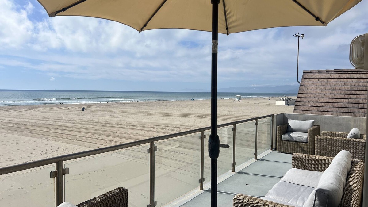 Hollywood Beach House | Beachfront Luxury Getaway on the sands of pristine Hollywood Beach - Sleeps 10!
