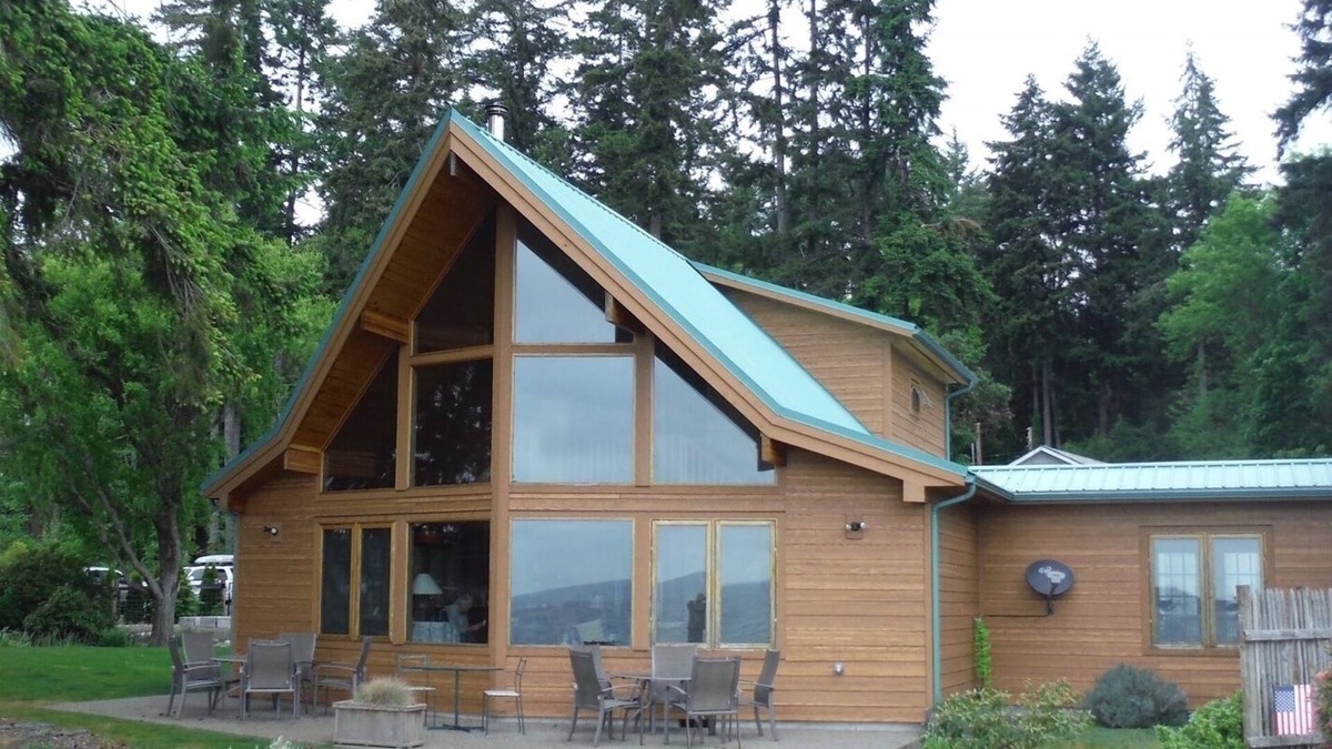 Burley House | Beachfront Luxury on Case Inlet