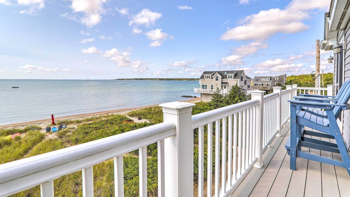 Mattapoisett Center House | Beachfront Mattapoisett Retreat w/ Fire Pit!