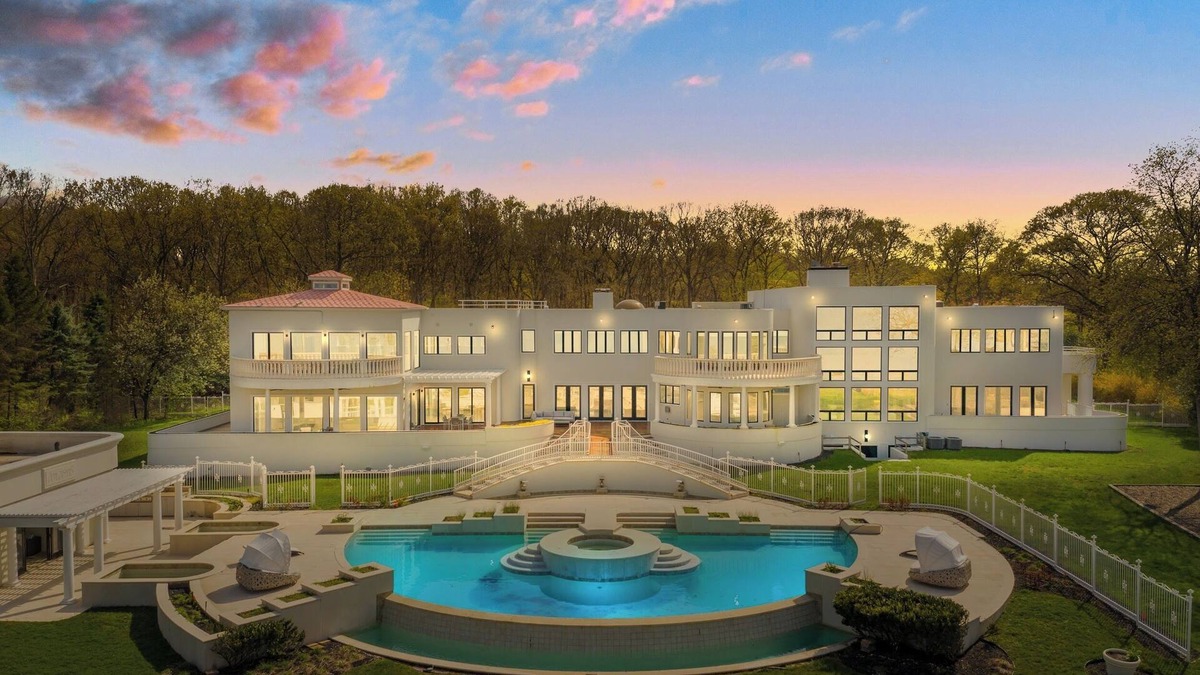 Belle Terre Villa | Beachfront Mega Mansion