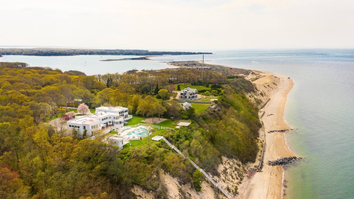 Port Jefferson Villa | Beachfront modern Mega Mansion