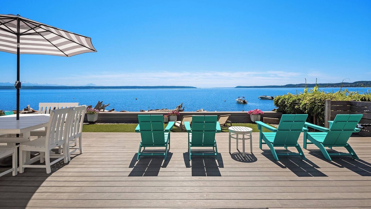 Camano Island House | Beachfront - Modern 2-bedroom house on beautiful Camano Island; Sleeps 10