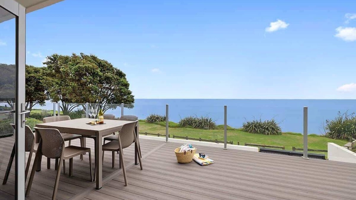 Bell Block House | Beachfront Modern House with Sea Views