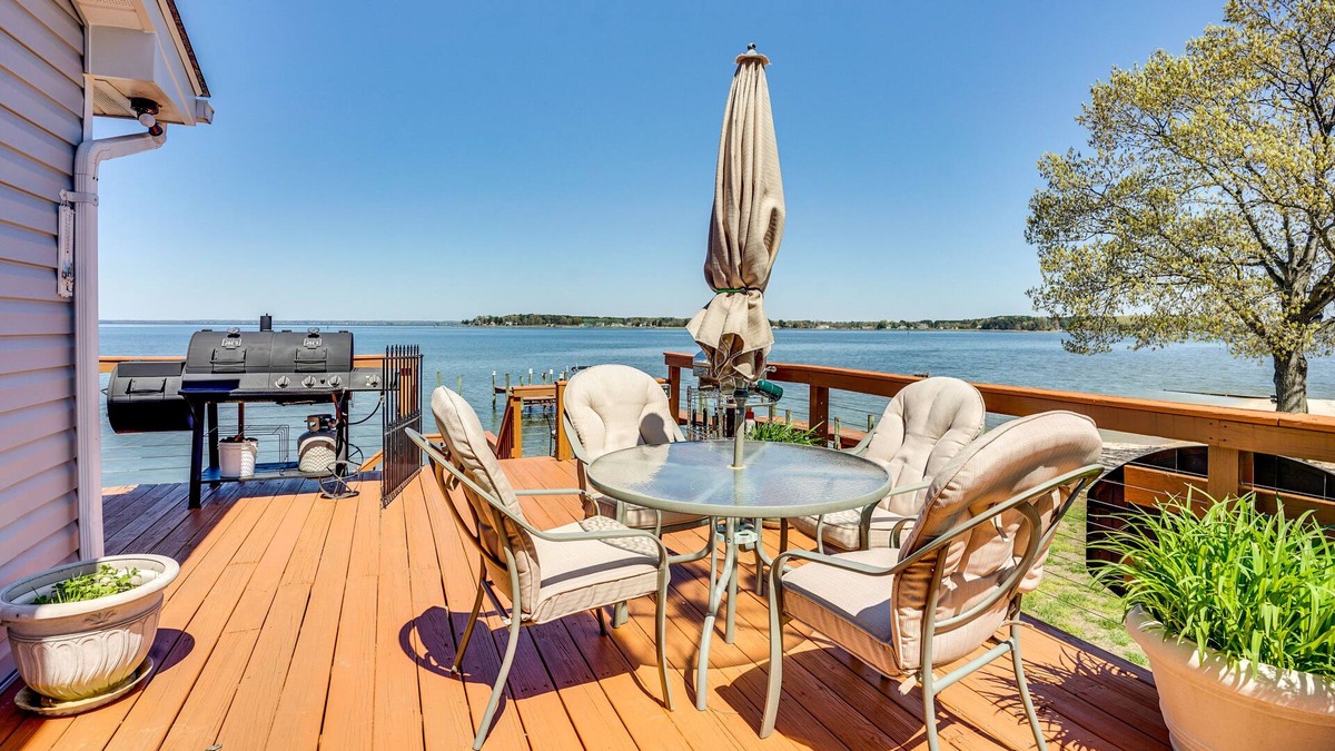 Mount Holly House | Beachfront Montross Home Rental w/ Boat Dock!