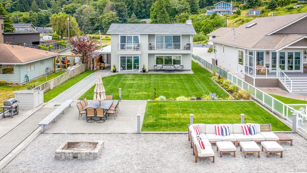 Camano Island House | Beachfront - N. Camano; Mt. Baker and Sunset View; 4 Bedroom and 4 Bed Bunkroom