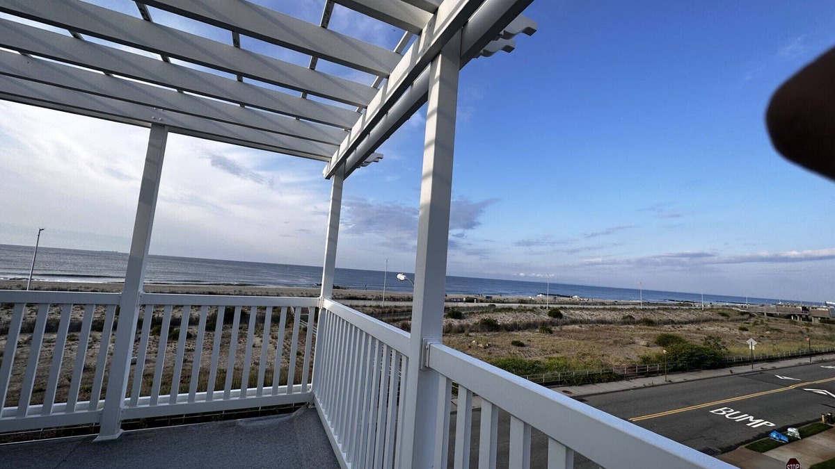 Queens House | Beachfront Near JFK