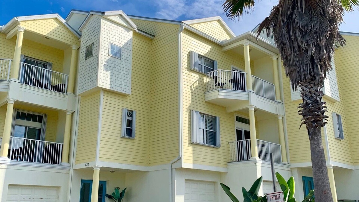 New Smyrna Beach House | BEACHFRONT NEWLY remodeled 4 bed/4 Bath 1/2 Block from the Main strip & shops!