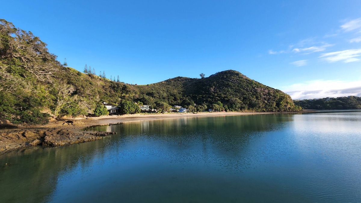 Coromandel House | Beachfront hideaway in Ruffins Bay