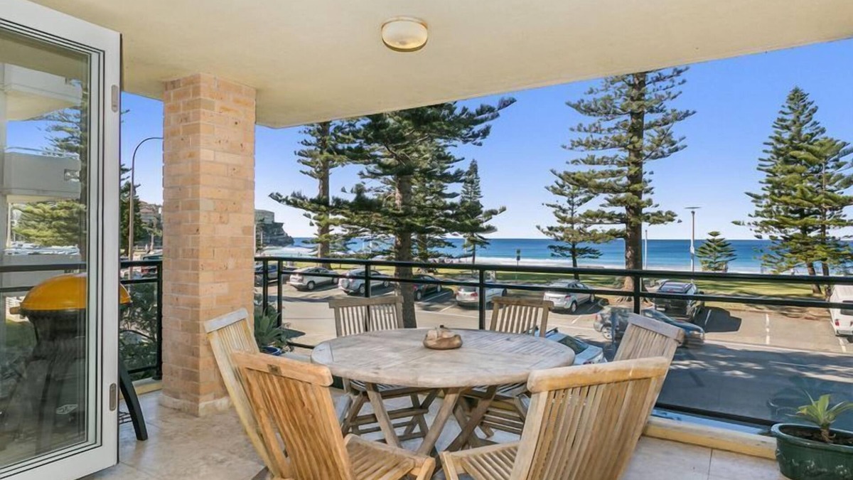 Manly Apartment | Beachfront on Golden Mile FREE Wi-Fi and Netflix